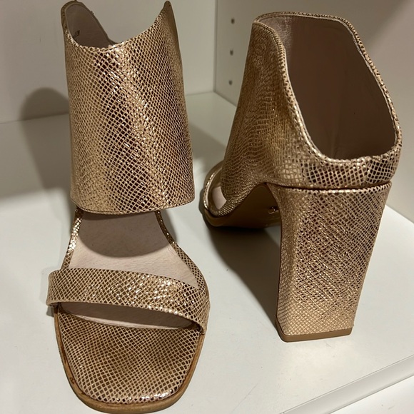 42 Gold Heels - Picture 4 of 5